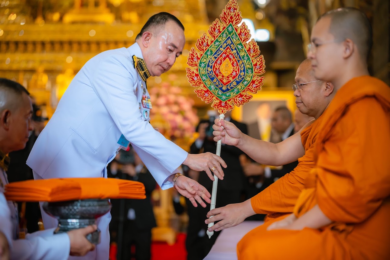 พระบาทสมเด็จพระเจ้าอยู่หัว ทรงพระกรุณาโปรดพระราชทานเลื่อนสมณศักดิ์ พระอุดมบัณฑิต (สมศักดิ์ สุทฺธิญาณเมธี) เป็น พระราชอุดมวัชรเมธี